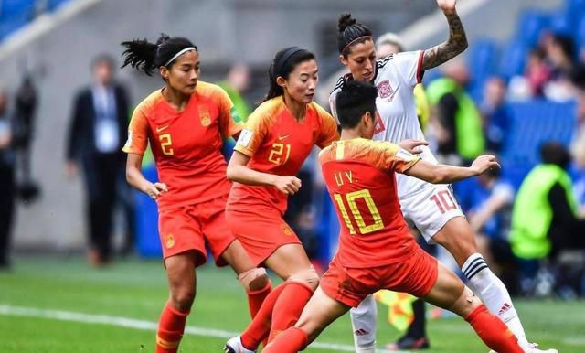 ”电影人成龙、章子怡、王一博深情讲述追梦电影的真挚心声。