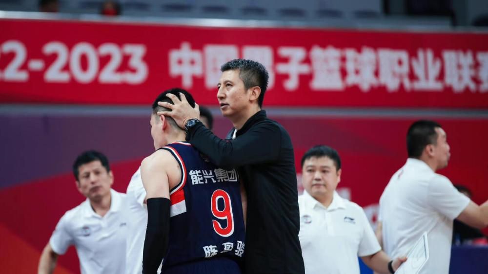 《中国医生》单日票房3712万，截至发稿前累计票房9.83亿，有望于本日内突破10亿大关。