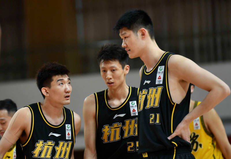 本片旨在向伟大的人民教师致敬，也展现了薪火相传的励志主题。