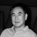 如场景道具、角色服饰、花纹建筑、食物器皿等，遵循易中天坚持的“扎扎实实”原则，力求还原历史风貌，甚至在一些细节上格外执着。