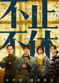 在照片上，强森与凡妮莎·柯比并肩站立，显得关系相当亲密。